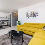 In 41686 Apartment *