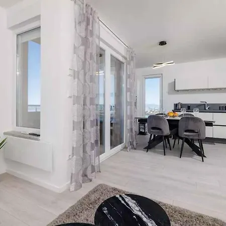 In 41686 Apartment *