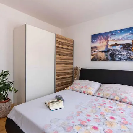 In 41686 Apartment *