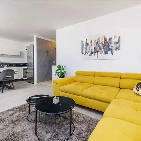 In 41686 Apartment *